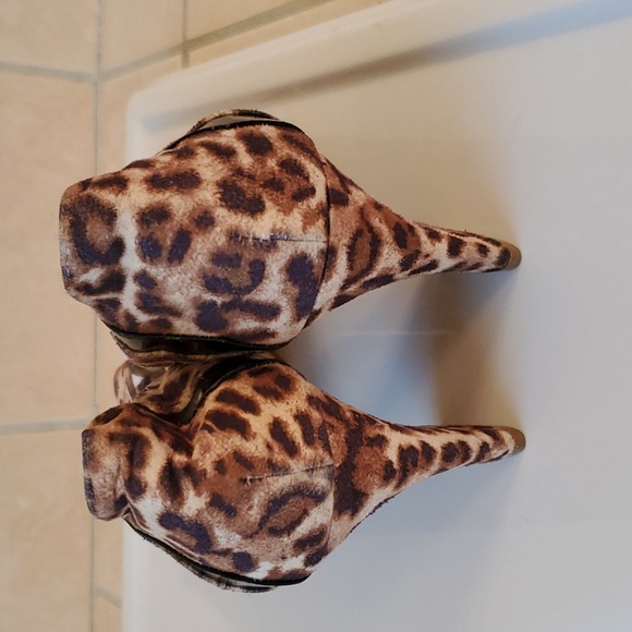 Comfortview Animal Print Pumps - Picture 4 of 12